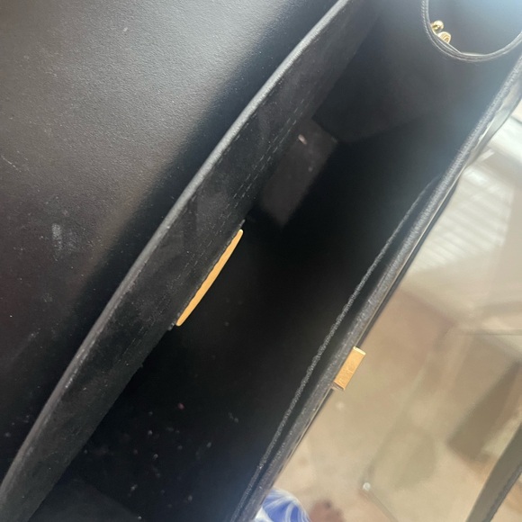 Valentino Handbag comes with Tag - Picture 3 of 5